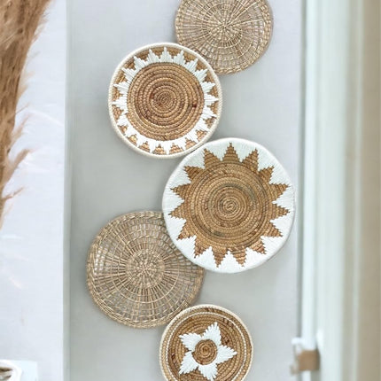 TheNamiCollection Woven Wall Basket Set - Five Hanging Seagrass Baskets | Decorative, Boho Styled Baskets Perfect For Trendy, All Natural Home Decor | Handmade, Round, Woven, Hanging Wall Basket Decor